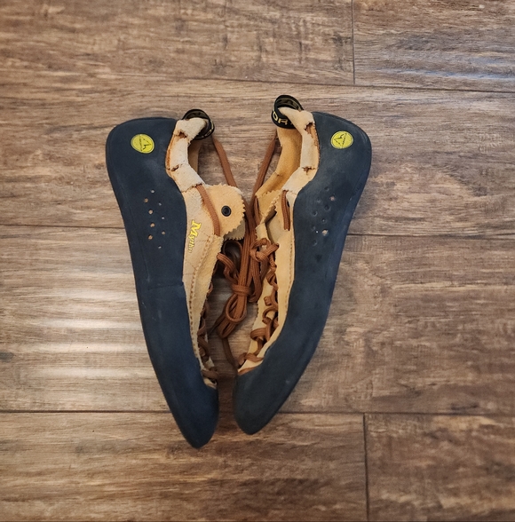 OFFER! La Sportiva Mythos Climbing Shoes - Picture 8 of 14